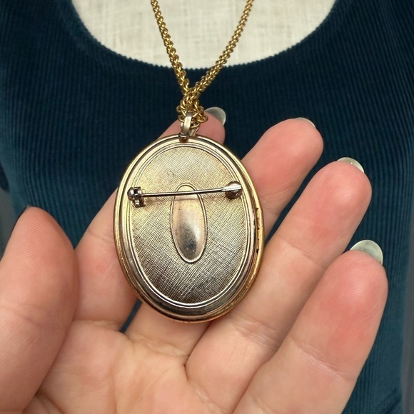 Vintage Carved Resin Cameo Perfume Locket Brooch Pendant - Picture 5 of 9